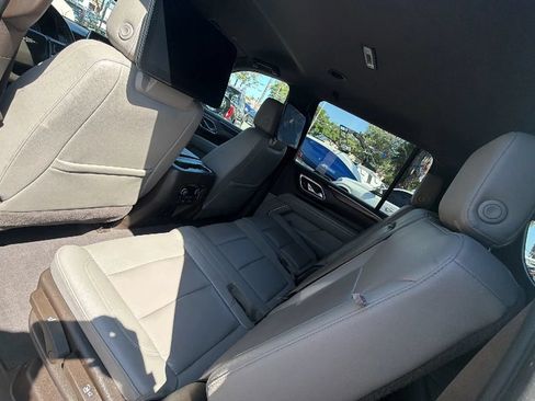 Used 2021 Chevrolet Suburban LT w/ Luxury Package AWD/4WD image 30