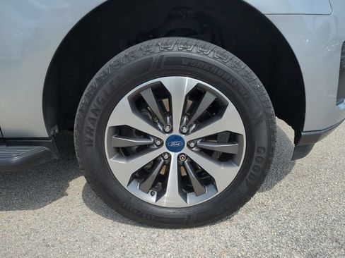 Used 2023 Ford Expedition XLT AWD/4WD image 11