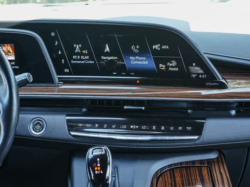 Used 2021 Cadillac Escalade Premium Luxury AWD/4WD image 13