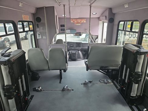 Used 2015 Chevrolet Express 3500 w/ Shuttle Bus Package RWD image 32
