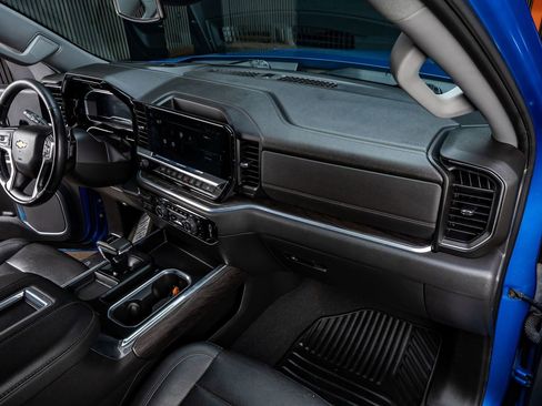 Used 2022 Chevrolet Silverado 1500 LTZ w/ Z71 Off-Road Package image 17