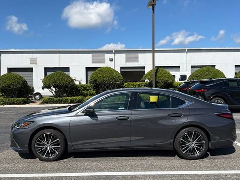 Used 2025 Lexus ES 350 w/ Premium Package FWD image 5