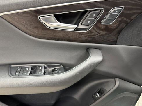 Used 2021 Audi Q8 Premium image 15