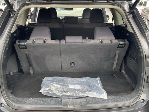 Used 2023 Toyota Highlander LE AWD/4WD image 12
