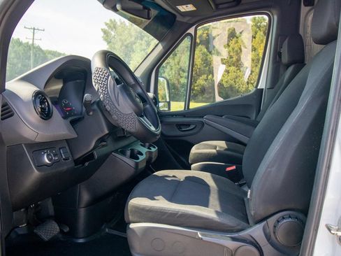 Used 2023 Mercedes-Benz Sprinter 2500 image 7