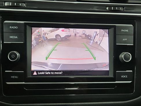 Used 2020 Volkswagen Tiguan S image 20