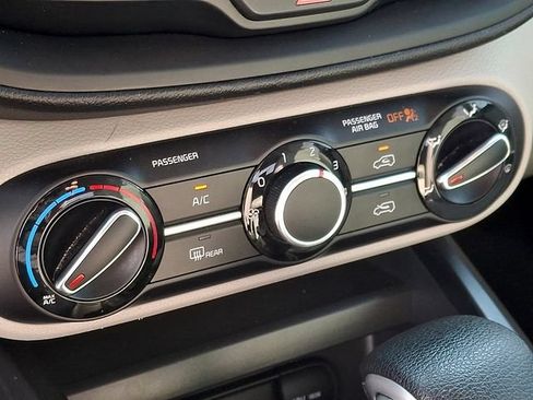 Used 2021 Kia Soul LX FWD image 15