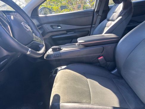 Used 2024 Nissan Ariya AWD image 10