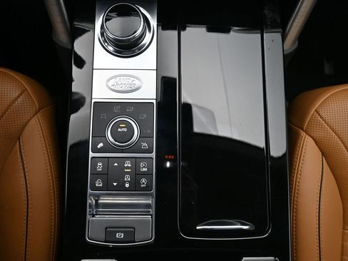 Used 2018 Land Rover Discovery HSE image 19