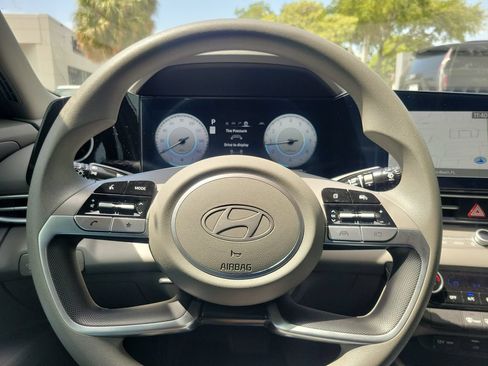 Used 2024 Hyundai Elantra SEL FWD image 17