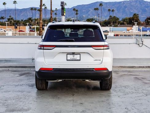 New 2025 Jeep Grand Cherokee Limited w/ Black Appearance Package image 8