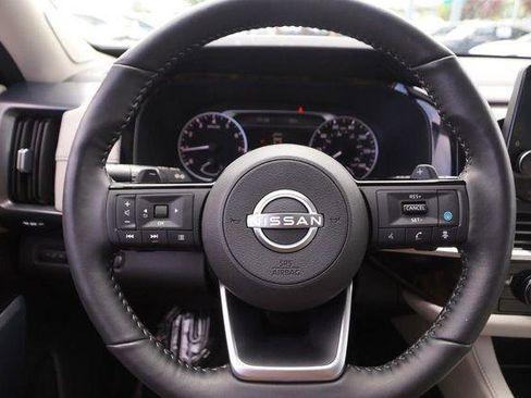 Used 2025 Nissan Pathfinder SL w/ SL Premium Package FWD image 13