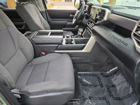 Used 2022 Toyota Tundra SR5 w/ SR5 Convenience Package AWD/4WD image 15