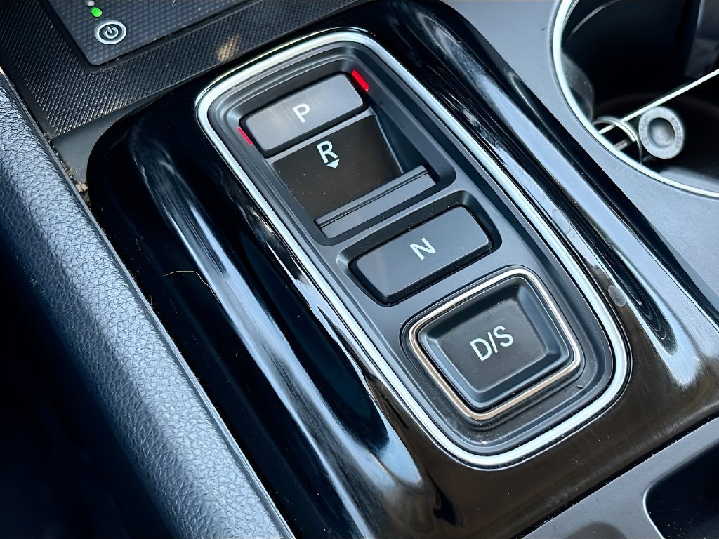 Used 2025 Honda Pilot Touring image 17