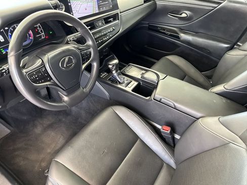 Used 2022 Lexus ES 300h w/ Premium Package FWD image 9