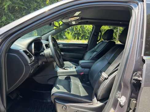 Used 2018 Jeep Grand Cherokee Overland AWD/4WD image 13