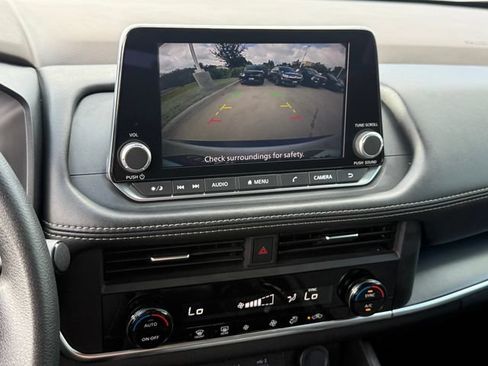 Used 2023 Nissan Rogue SV FWD image 18