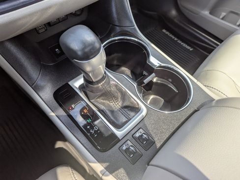 Used 2018 Toyota Highlander XLE image 26