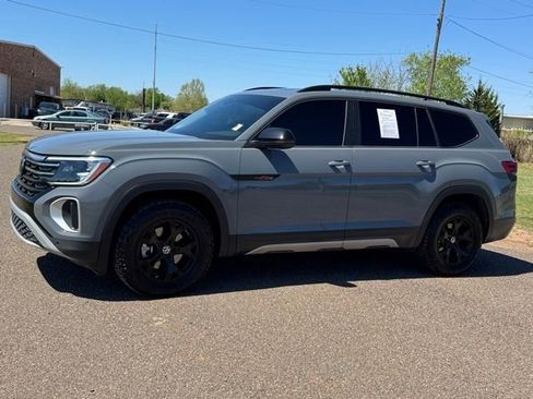 Used 2024 Volkswagen Atlas Peak Edition SE image 3