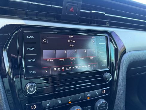 Used 2021 Volkswagen Passat 2.0T SE image 27