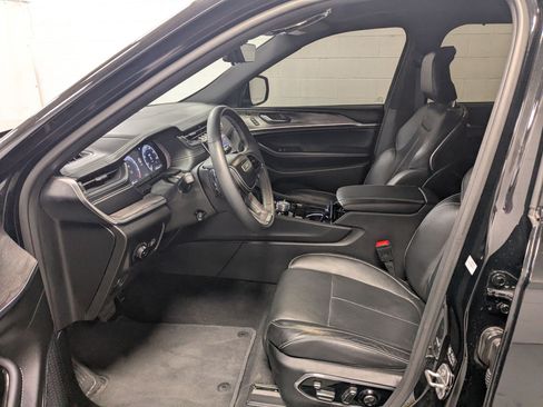 Certified 2023 Jeep Grand Cherokee Overland w/ Luxury Tech Group IV AWD/4WD image 19
