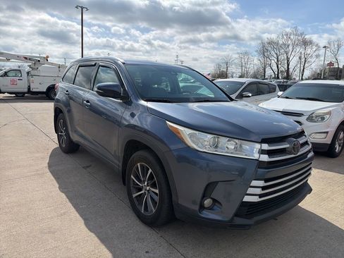 Used 2018 Toyota Highlander XLE AWD/4WD image 2