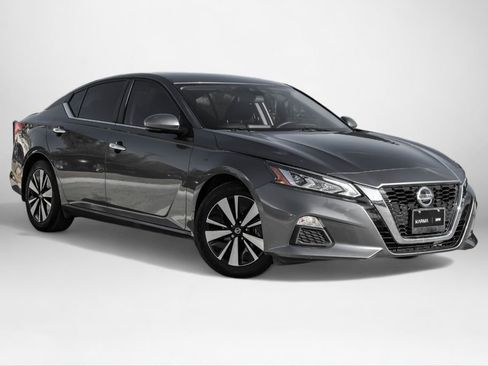 Used 2021 Nissan Altima 2.5 SV w/ SV Premium Package image 4