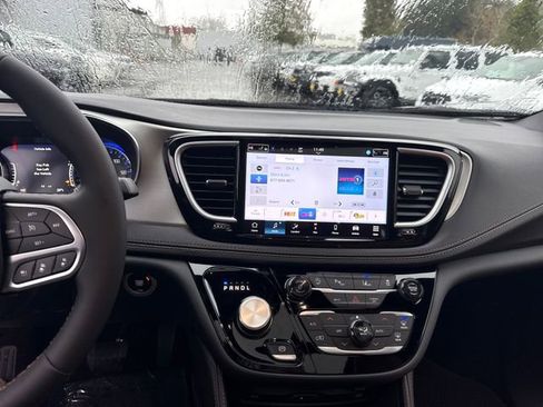 New 2026 Chrysler Pacifica Pinnacle image 21