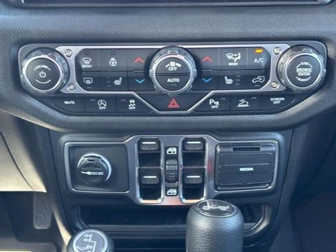 Used 2025 Jeep Wrangler Unlimited Sport AWD/4WD image 9
