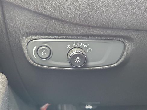 Used 2024 Chevrolet Equinox LT FWD image 17