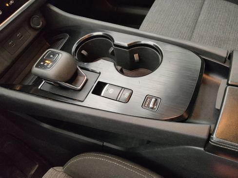 Used 2022 Nissan Rogue S FWD image 26