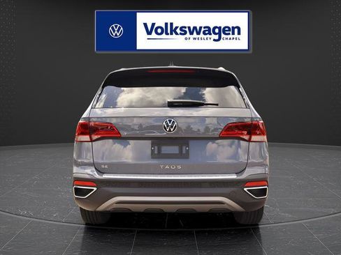 Certified 2023 Volkswagen Taos SE w/ Black Wheel Package FWD image 7