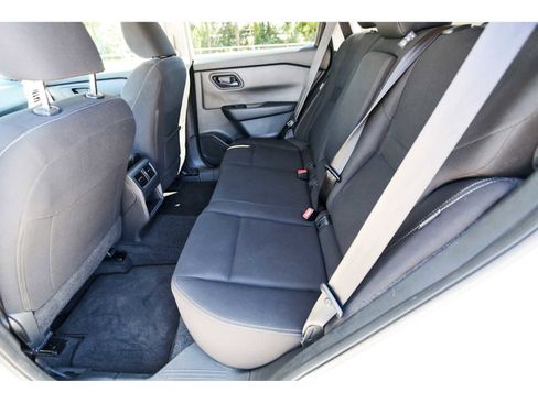 Used 2025 Nissan Rogue S image 12