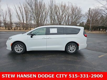 Used 2024 Chrysler Pacifica Touring-L