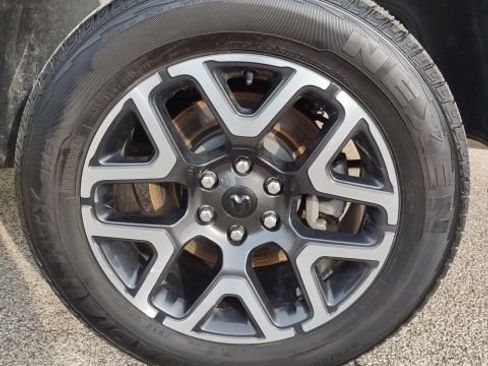 Used 2025 RAM 1500 Laramie image 25