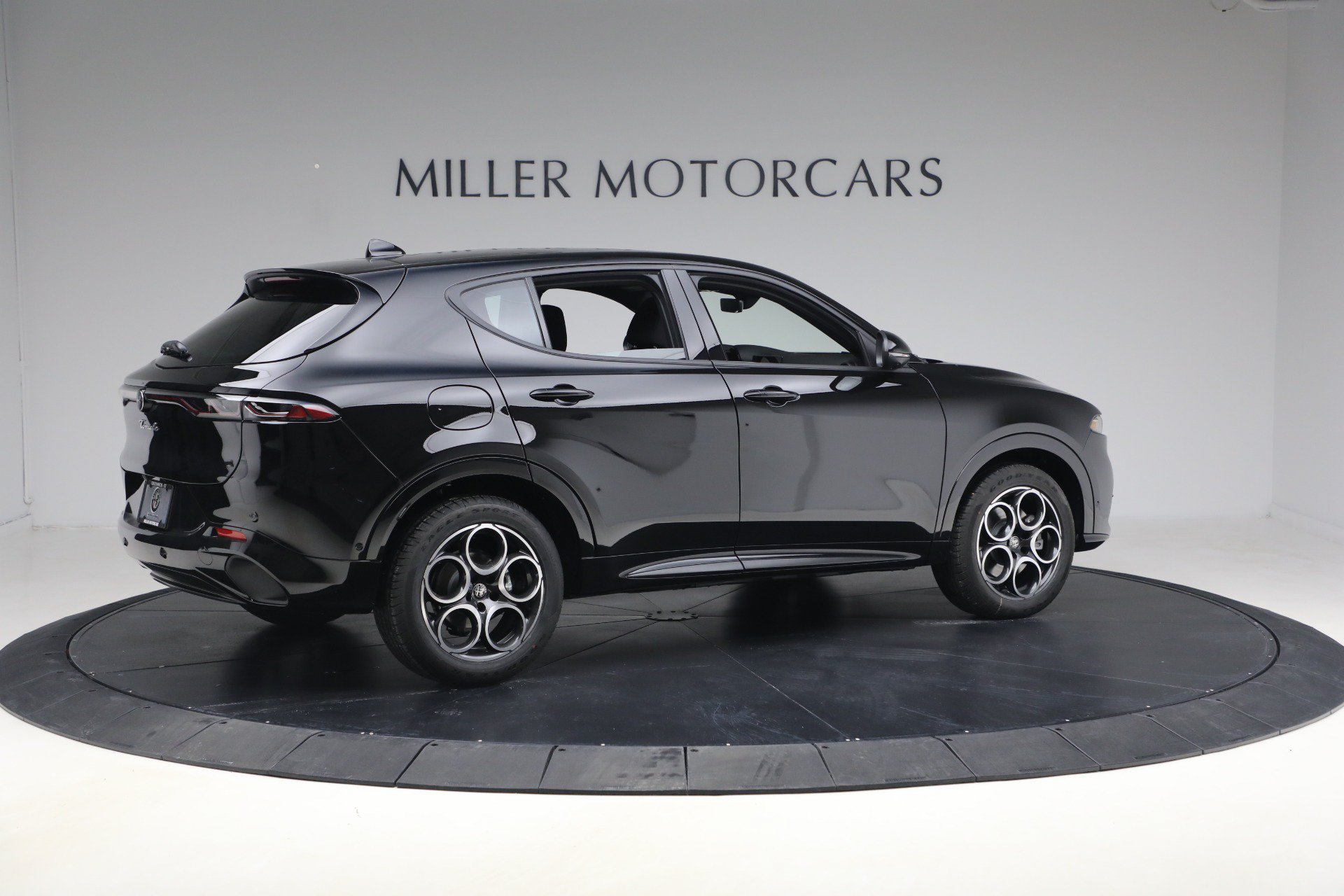 New 2026 Alfa Romeo Tonale w/ Active Assist Package AWD/4WD image 8