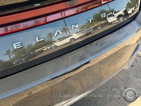 Used 2021 Hyundai Elantra SEL FWD image 7