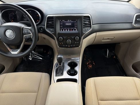 Used 2019 Jeep Grand Cherokee Laredo RWD image 14