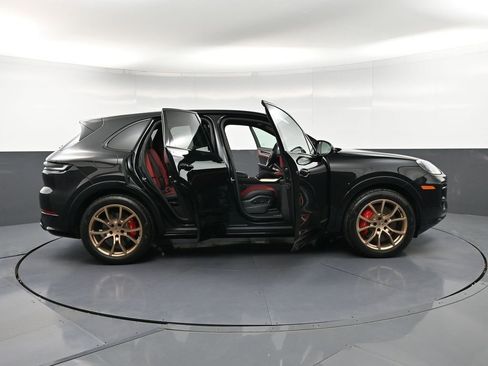 Used 2025 Porsche Cayenne S image 37
