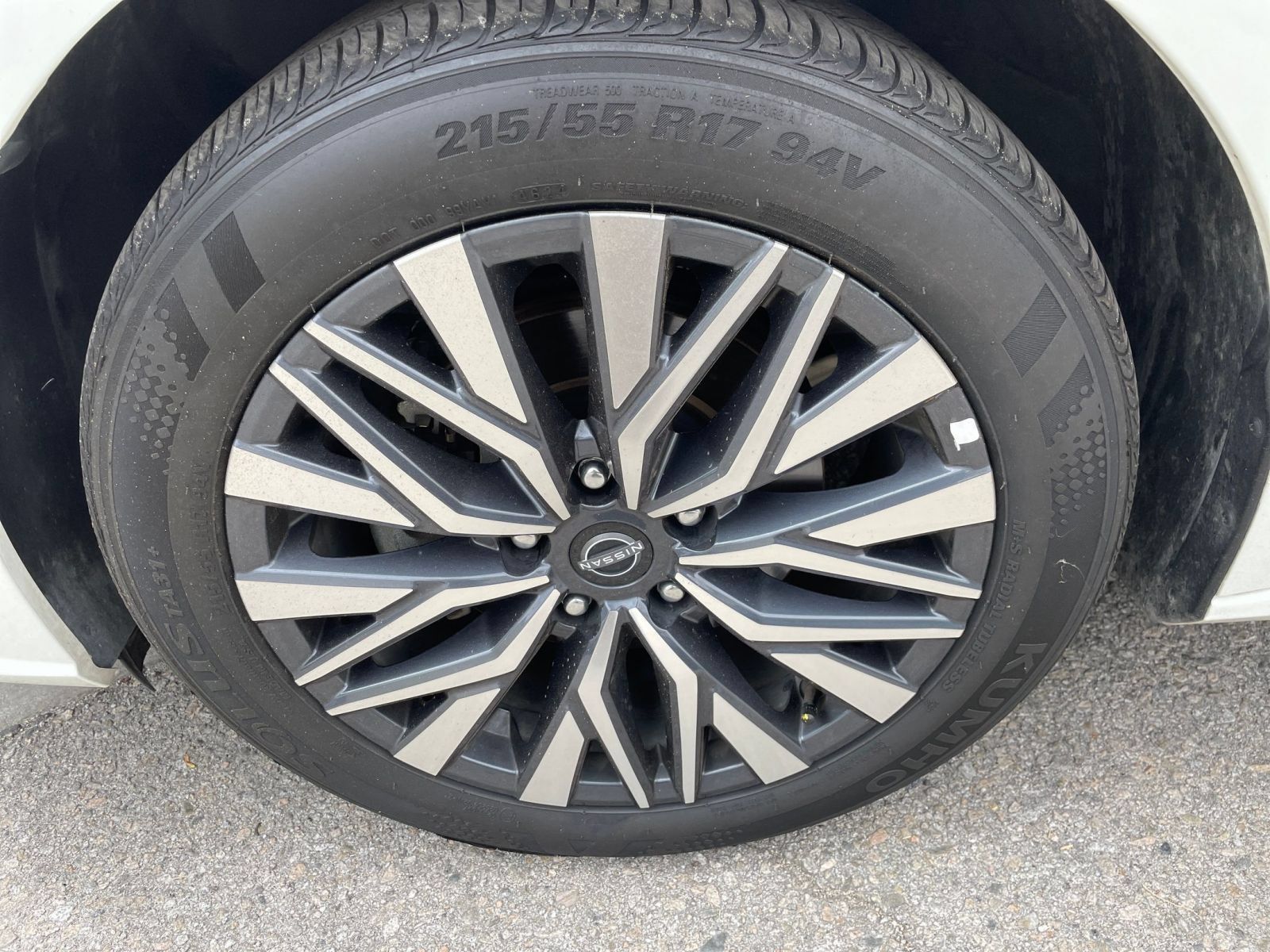 Used 2025 Nissan Altima 2.5 SV FWD image 29