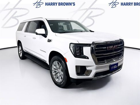 Used 2024 GMC Yukon XL SLT w/ SLT Luxury Package image 28