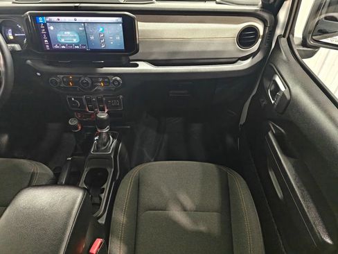 Used 2024 Jeep Wrangler Unlimited AWD/4WD image 24