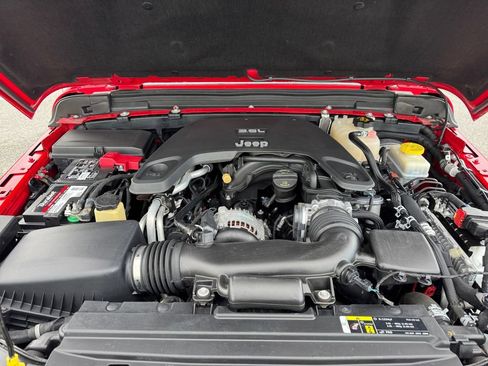 Used 2018 Jeep Wrangler Unlimited Sport S AWD/4WD image 18