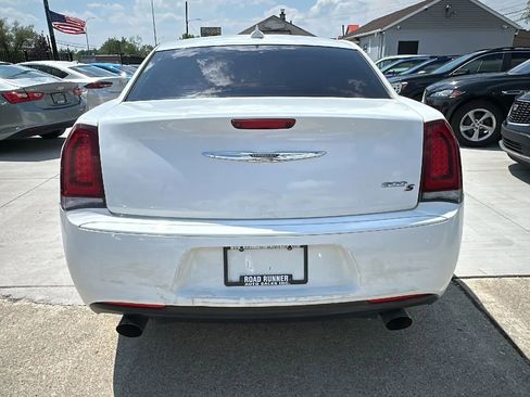 Used 2019 Chrysler 300 S RWD image 6