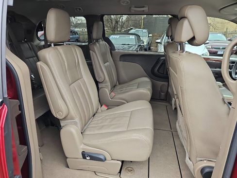 Used 2013 Chrysler Town & Country Touring FWD image 26