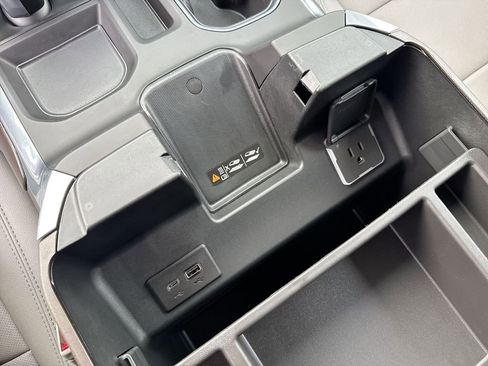 Used 2025 GMC Sierra 1500 SLT w/ SLT Premium Plus Package image 40