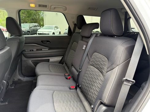 Used 2025 Nissan Pathfinder SV FWD image 7