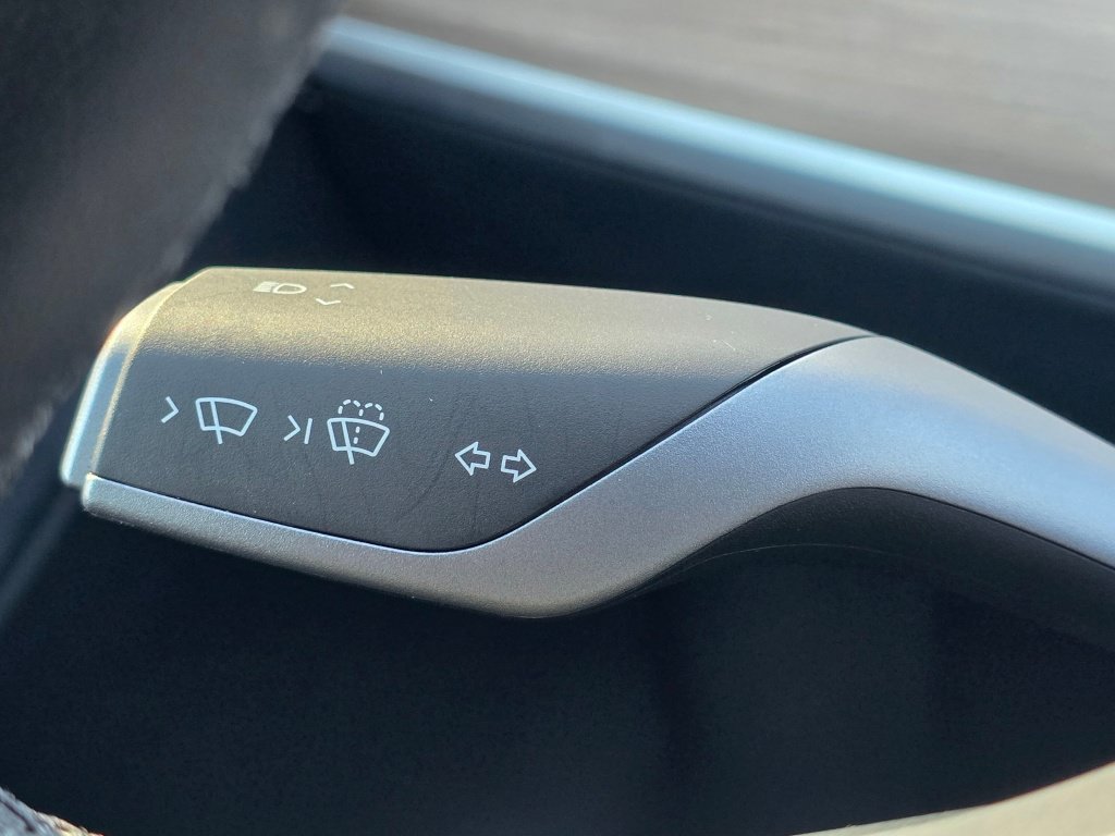 Used 2025 Tesla Model Y Long Range RWD image 37