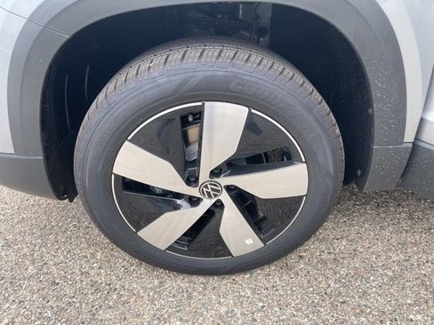 New 2025 Volkswagen Taos S image 19