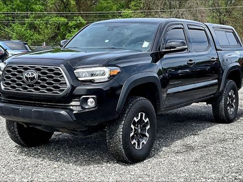 Used 2022 Toyota Tacoma TRD Off-Road image 3